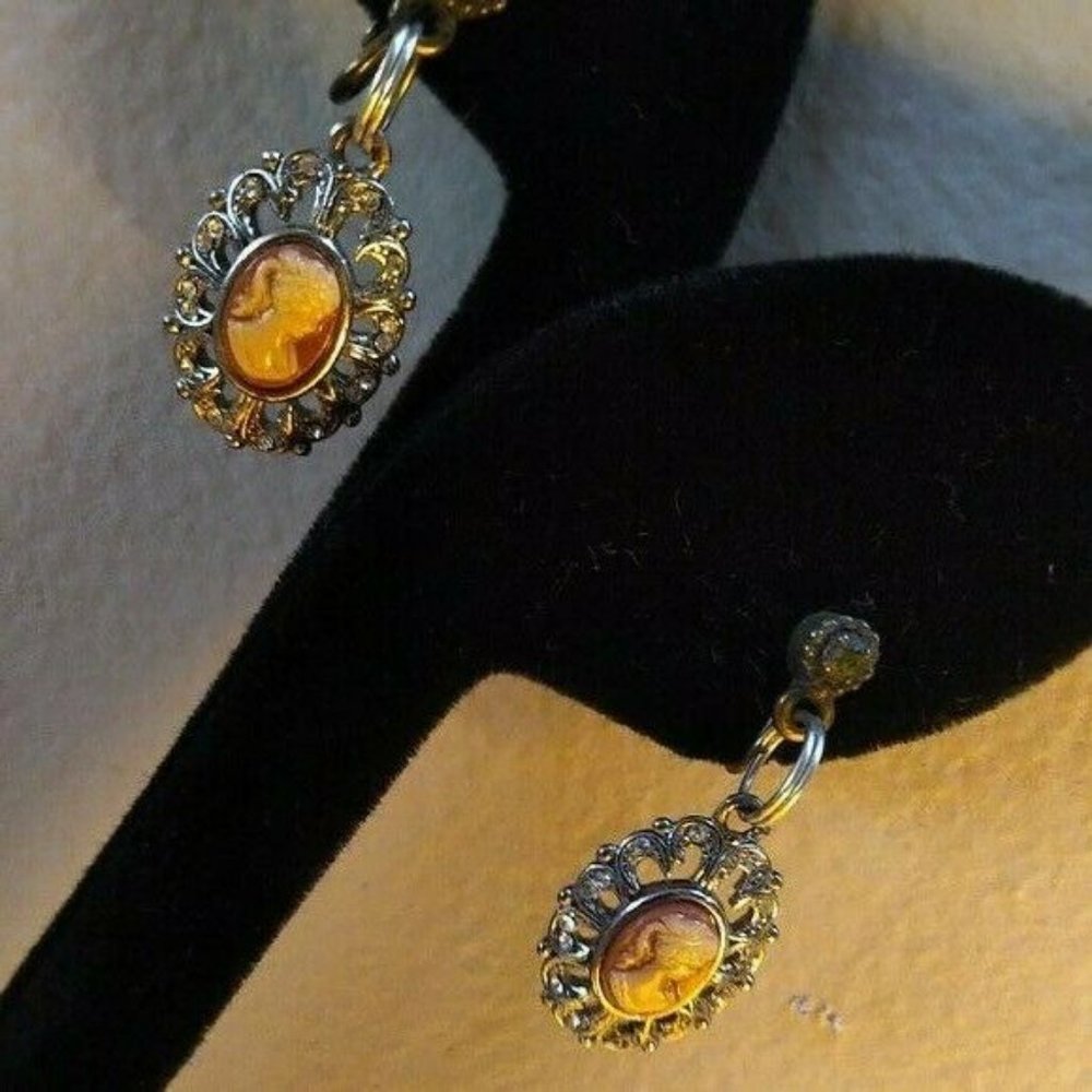 Fashion Cameo crystal clip earrings silvertone
